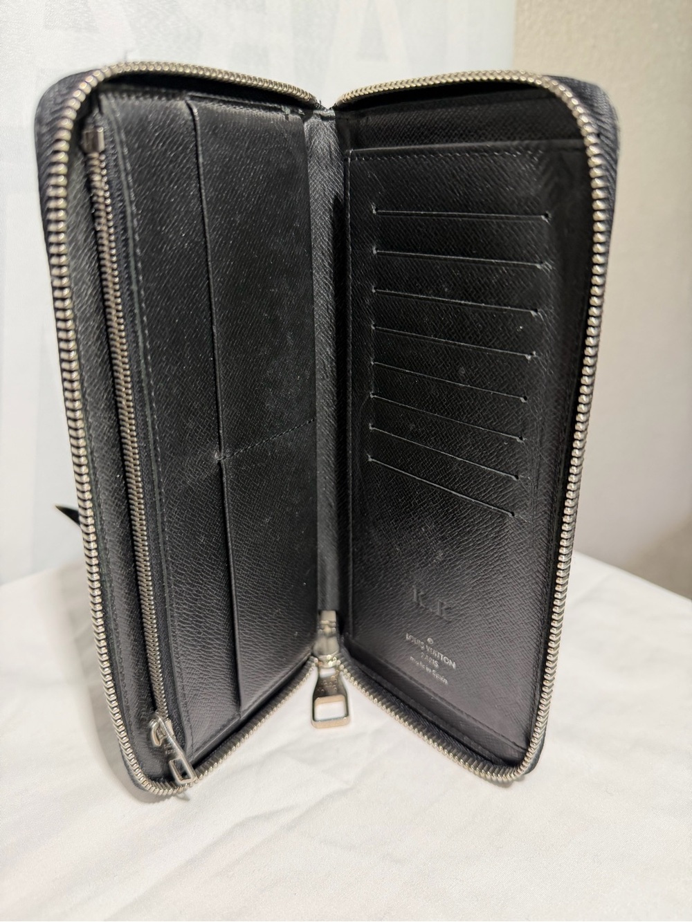 Louis Vuitton authentic Damier Graphite Zippy wallet. - Picture 4 of 5